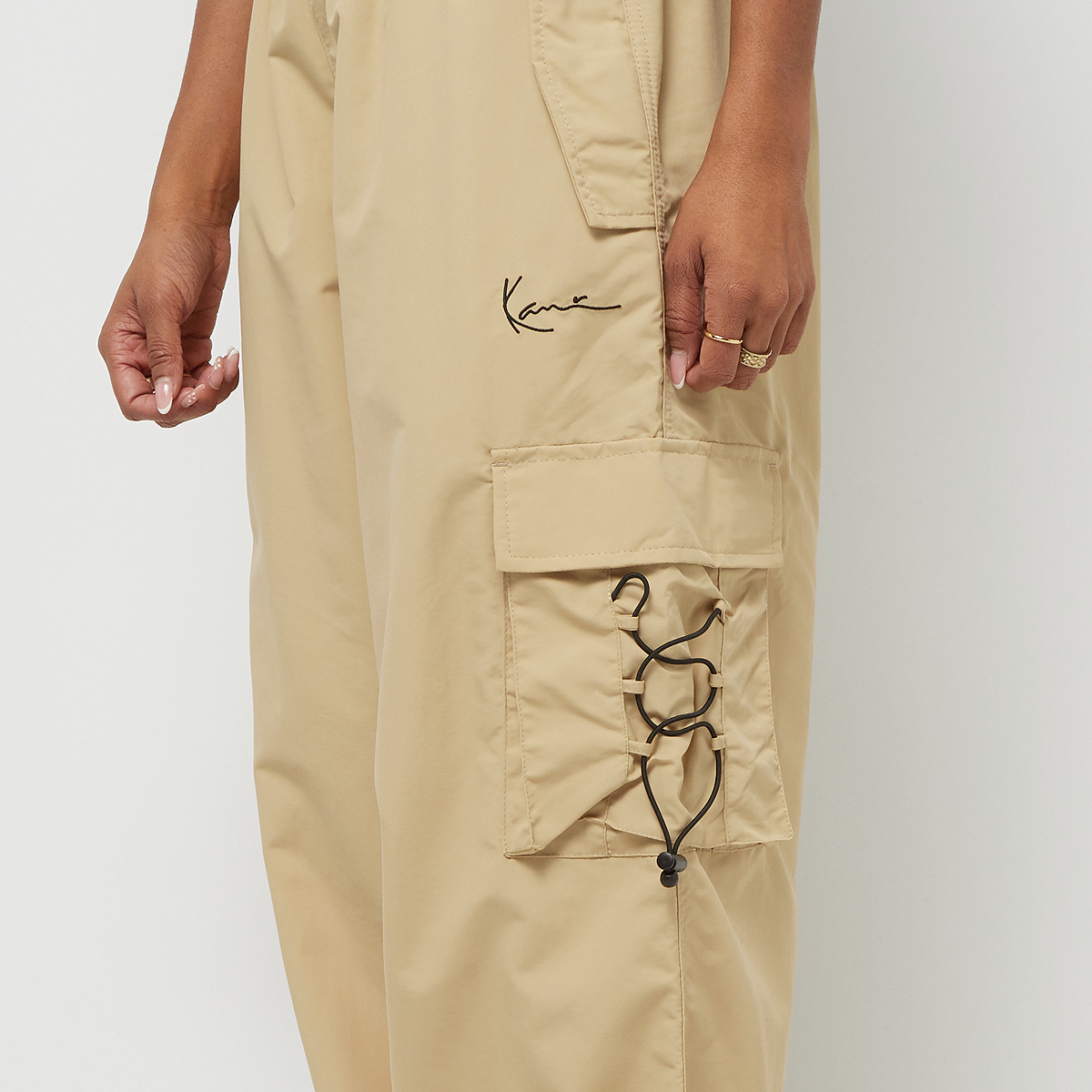 Karl Kani Small Signature Wide Parachute Pants Trainingsbroeken Dames sand maat: XS beschikbare maaten:XS S M L